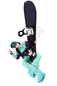 身穿紫色滑雪服蓝色滑雪眼镜和蓝色裤子的漂亮白人女盘腿坐着图片