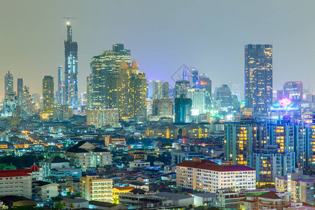 曼谷城市景观商业区夜间高楼图片