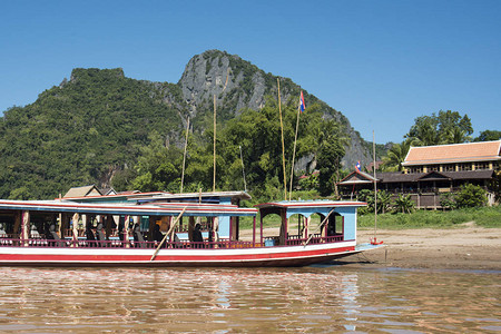 湄公河风景在老挝以北的LuangPrabang镇图片