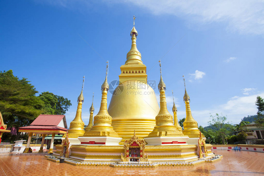 华特瓦雷班布塔WatBangNonRanong省古泰神庙美丽的缅甸金塔和对图片
