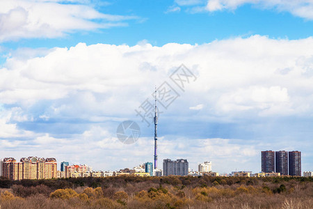 莫斯科市风景与电视塔和城图片