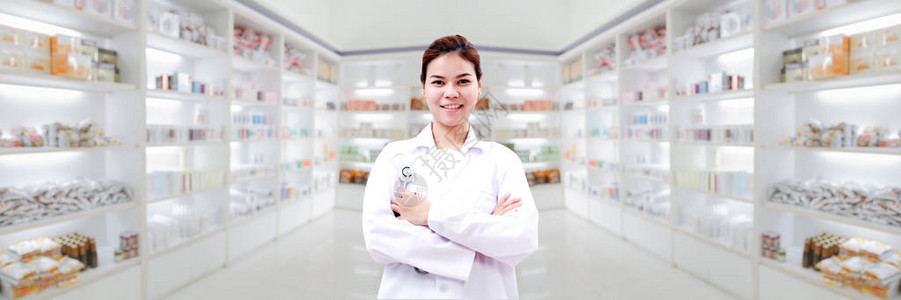 药剂师的化学家和医学医生女人亚洲与stethoscop图片