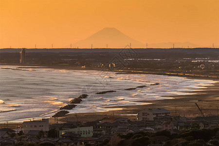 富士山和Chiba省Iioka镇的海滩图片