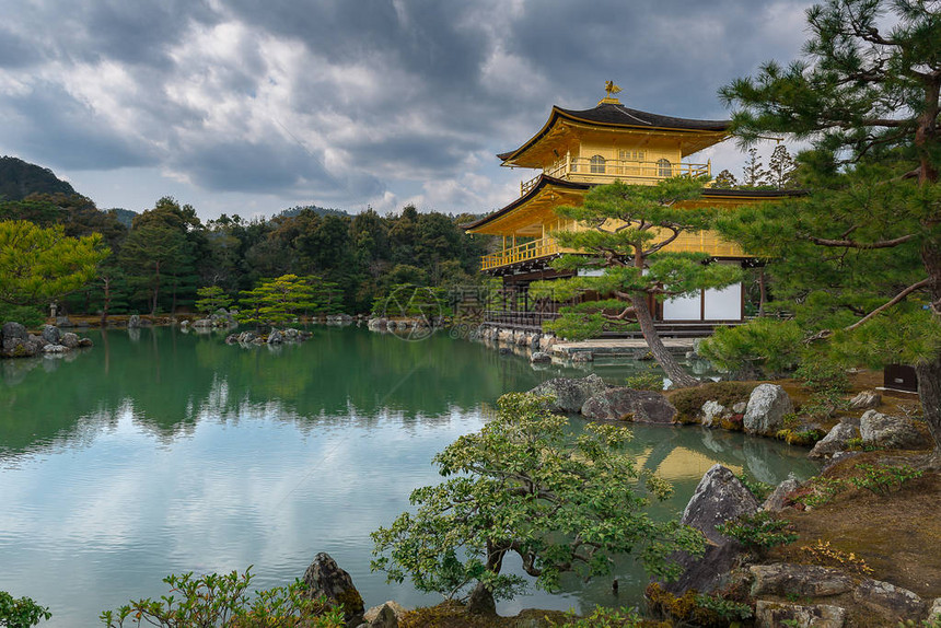 京角寺金庙每层楼都代表了不同的建筑风格图片