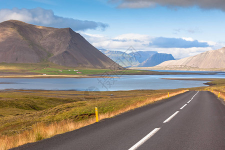 穿越冰岛地貌的无尽公图片