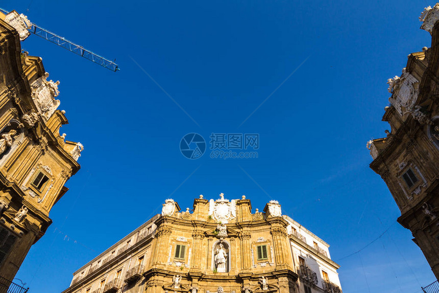 QuattroCantiPiazzaVigliena是意大利南部西里巴勒莫的Bar图片