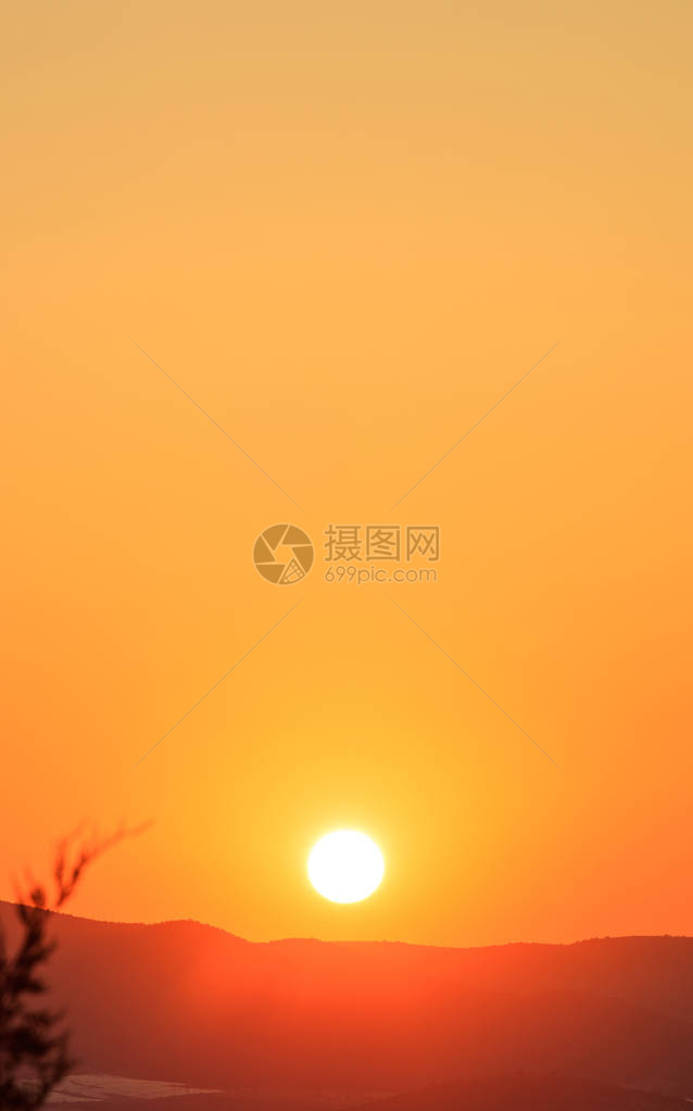 日落山剪影图片
