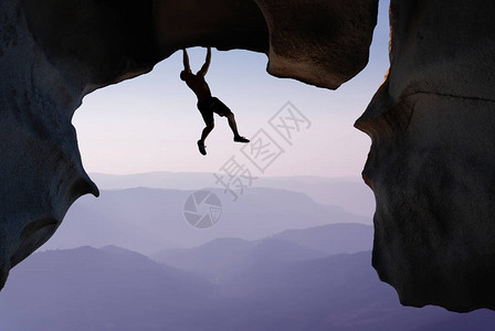 人类攀岩者对勇气与冒险图片