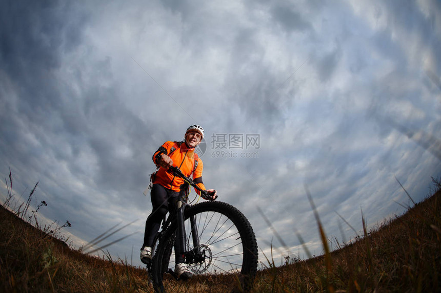 自行车探险旅行照片图片
