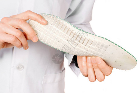医生展示矫形鞋垫图片