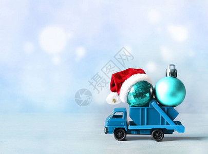 圣诞装饰卡车载着圣诞树圣诞图片