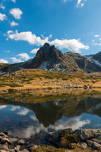 保加利亚里拉山和双湖美丽背景图片