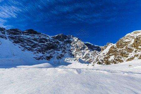 冬天下雪山上南蒂罗尔意图片
