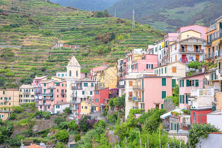 意大利五渔村山上的马纳罗拉市的美丽景色图片