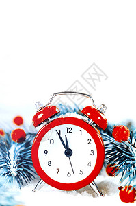 圣诞夜和新年钟在午夜霜冻的冷冻Fir图片