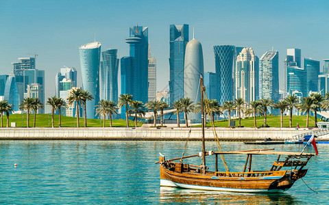 传统阿拉伯三角帆船在多哈卡塔尔图片
