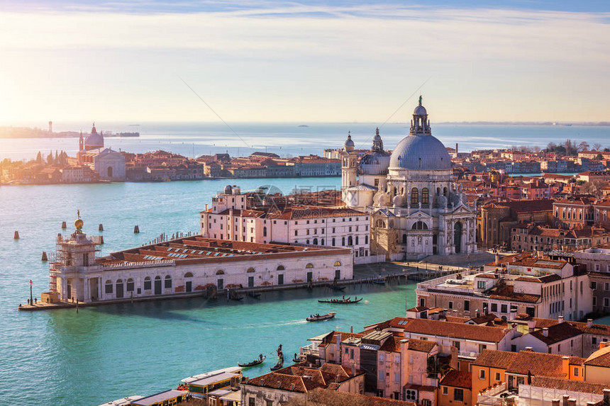 鸟瞰的大运河和大教堂圣玛丽亚德拉致敬威尼斯意大利威尼斯是欧洲最受欢迎的旅游胜地威尼斯意大利图片