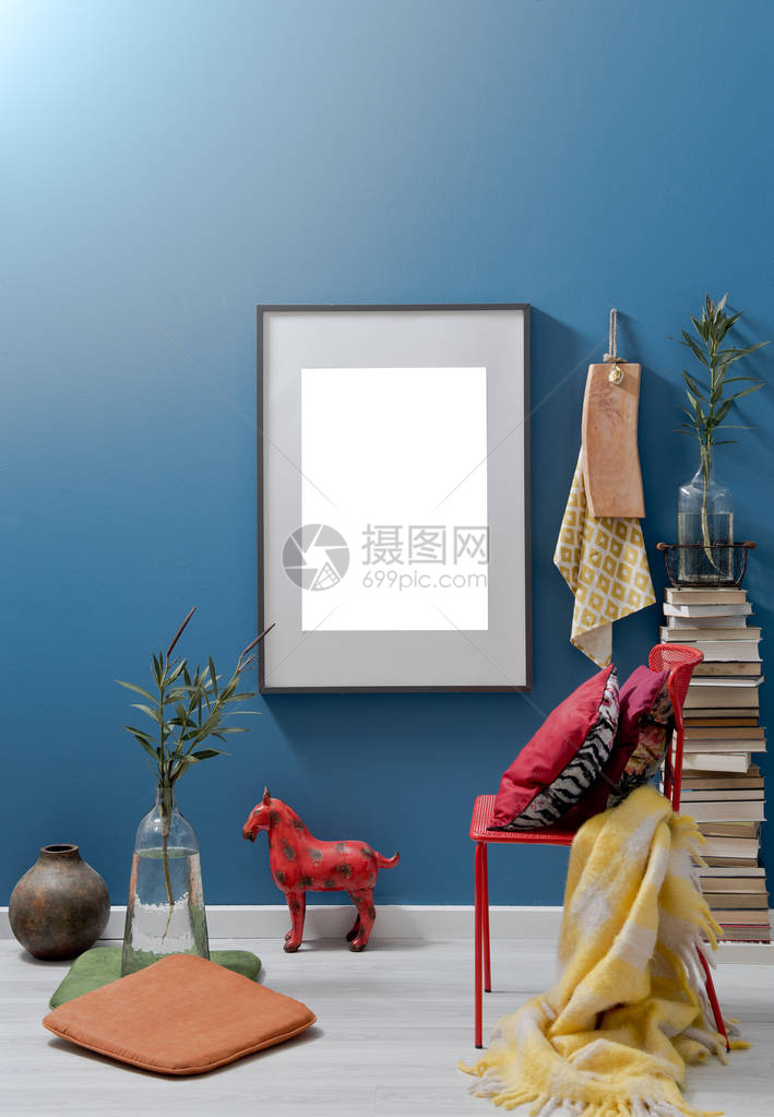 蓝墙装饰着死生概念用框架书花瓶装图片