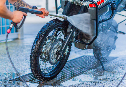 摩托车洗车用泡沫喷射清洗摩托车大型自行车图片