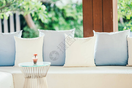 舒适舒适舒适的沙发枕头装饰图片
