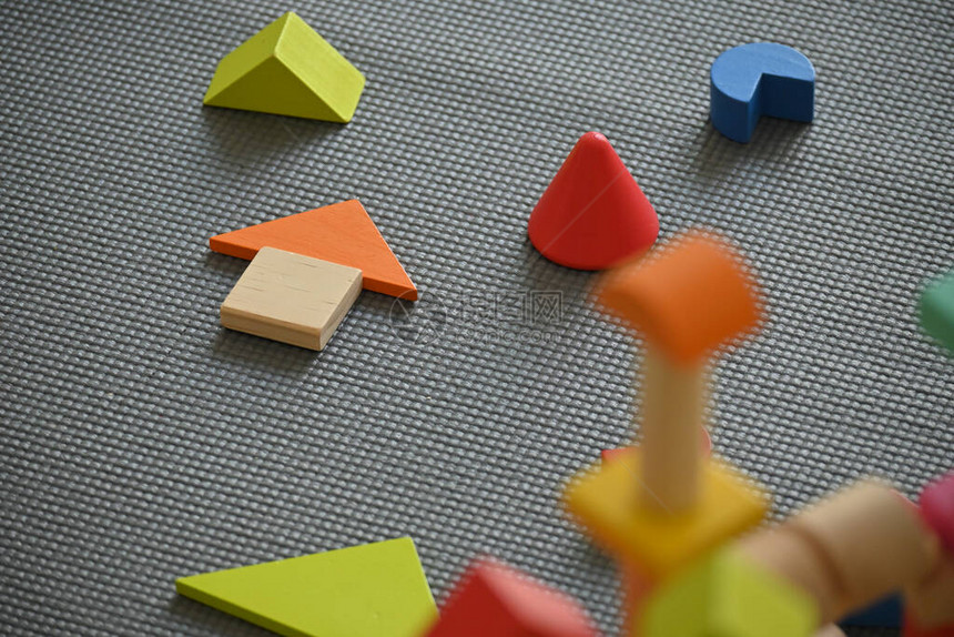 儿童在家中学习创造力的几何方位玩具在家图片