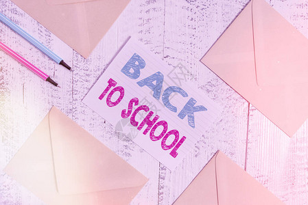 写笔记显示回到学校商业概念是与新学年开始有关的时期信封荧光笔统治纸片图片