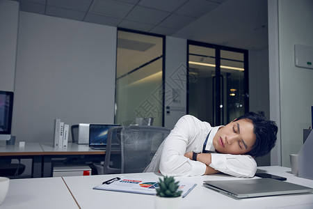 加班男性在办公室睡着工作状态高清图片素材