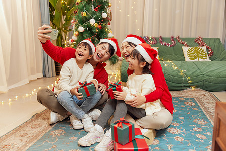 圣诞节快乐玩耍的家庭图片