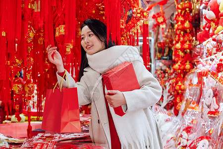 青年女性商店采购年货背景图片