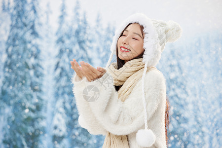 冬日女性双手捧雪花图片