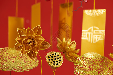 中国新年金色荷花装饰红包背景图片