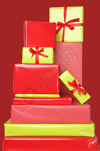 圣诞礼物有红色和绿色背景图片