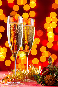 圣诞节的两个香槟杯背景图片