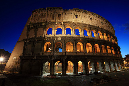 晚上的罗马斗兽场罗马意大利图片