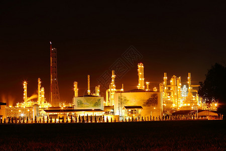 泰国石油化工业夜景台图片