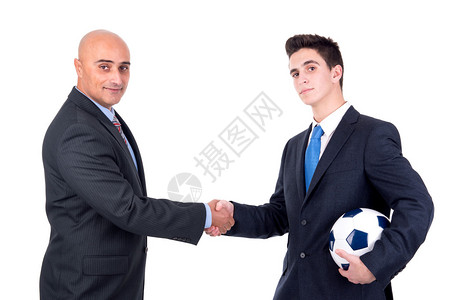 商人握手在一场足球赛上图片