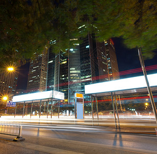 北京现代建筑及汽车站背景图片