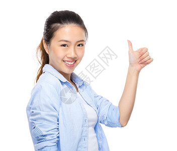 亚洲女人竖起大拇指图片