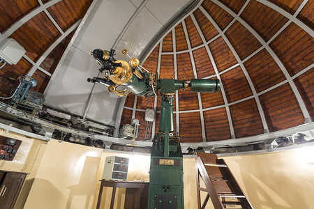 天文台中的历史天文望远镜图片