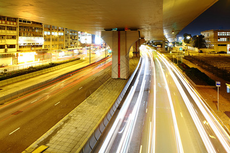 夜间城市交通模糊图片