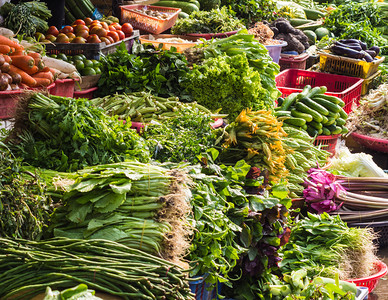 泰国市场上各种新鲜水果和蔬菜的市场销图片