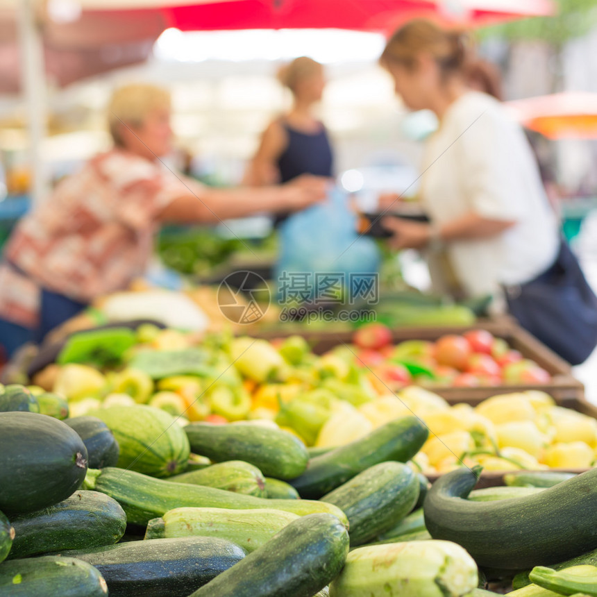农民食品市场与各种有机蔬菜相隔绝图片