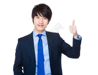 穿着商务装的年轻亚洲商人竖起大拇指图片