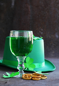 Patrick日的传统标志绿色啤酒马图片