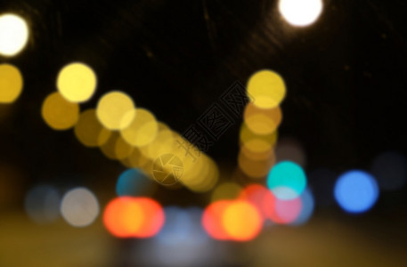 城市街道上的夜间运动图片