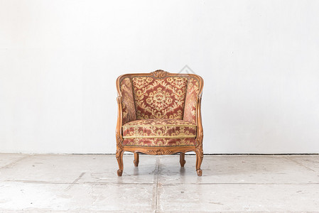 白墙复古房间的经典椅子风格图片