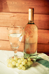 白酒葡萄玻璃葡图片