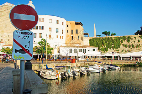 旧港口和Ciutadella城墙的捕鱼禁令和全景图片