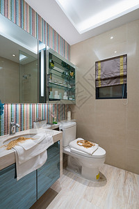 装饰精美的现代浴室图片