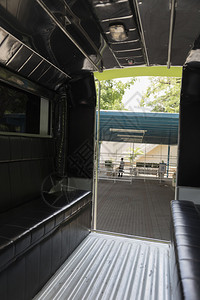 皮卡车乘客的黑色皮革汽车座椅图片